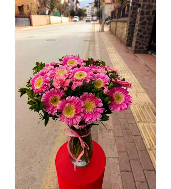 Pembe Zarafet Aranjmanı
